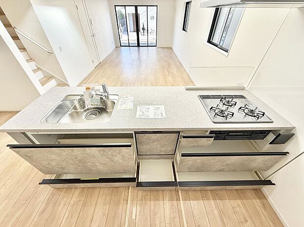 ■シンプルで機能的、毎日使いやすいキッチン