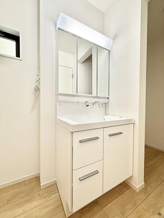 ■明るい洗面所は毎朝の歯磨きも楽しくできちゃいそうです♪