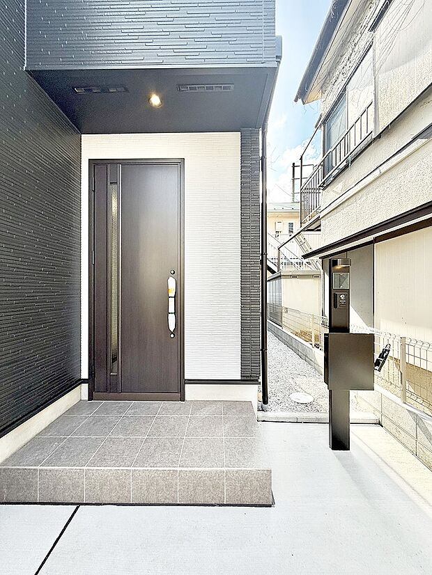 ■ 心地よい暮らしへとつながる、温かい玄関