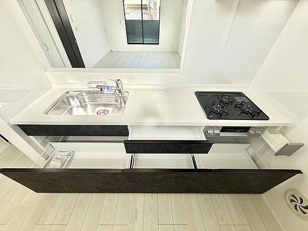 ■シンプルで機能的、毎日使いやすいキッチン