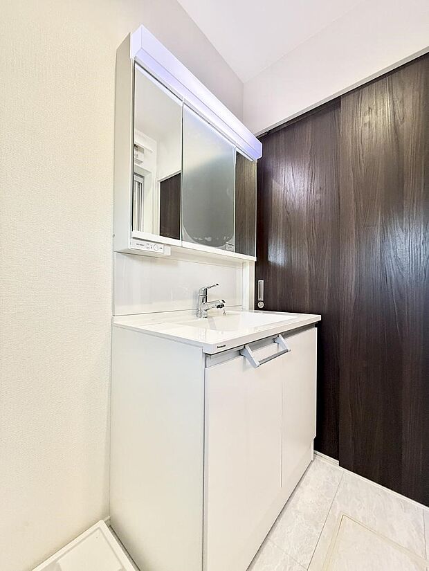 ■明るい洗面所は毎朝の歯磨きも楽しくできちゃいそうです♪