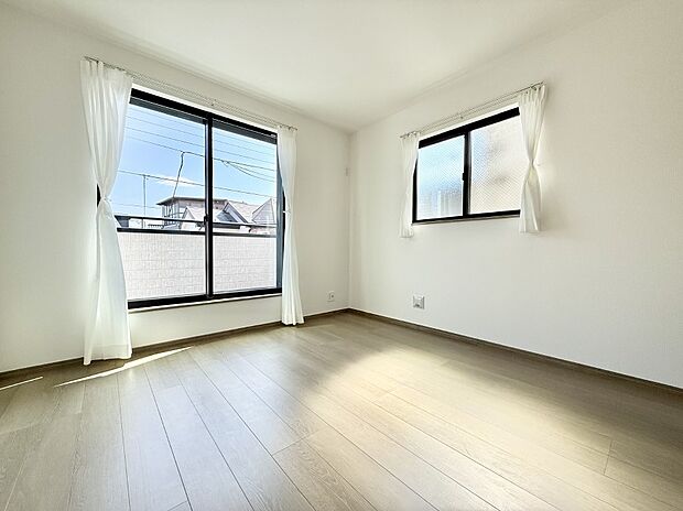 ■シンプルな空間で、収納付きベッドやデスクなど、多機能な家具を活用しやすいです