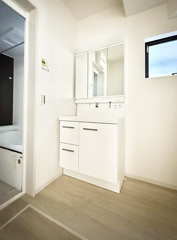 ■明るい洗面所は毎朝の歯磨きも楽しくできちゃいそうです♪