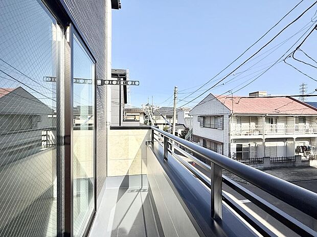 ■ 心地よい風と光を感じる、くつろぎのバルコニー