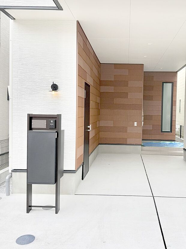 ■ シンプルで美しく、住まいの第一印象を彩る玄関です