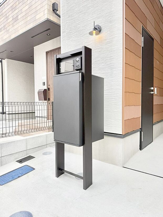 ■不在時でも荷物が受け取れる便利な宅配ボックス