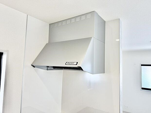 ■フードに覆われている為、匂いが換気扇に誘導され、効率的に排煙ができます