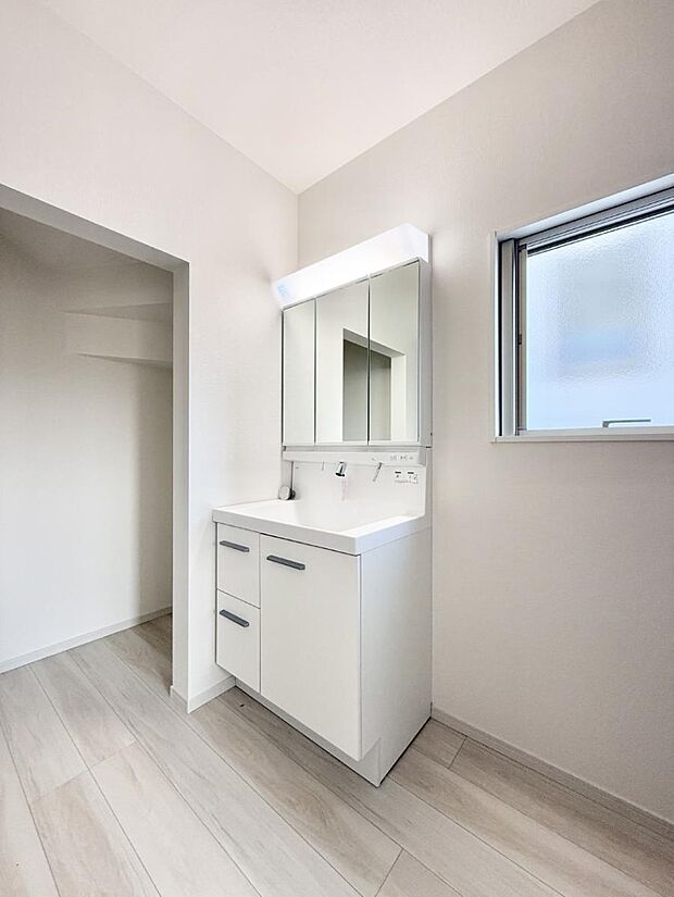 ■明るい洗面所は毎朝の歯磨きも楽しくできちゃいそうです♪