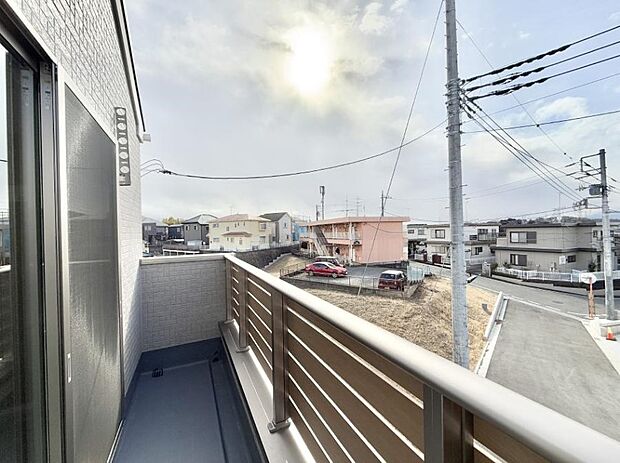 ■ 心地よい風と光を感じる、くつろぎのバルコニー