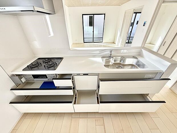 ■シンプルで機能的、毎日使いやすいキッチン