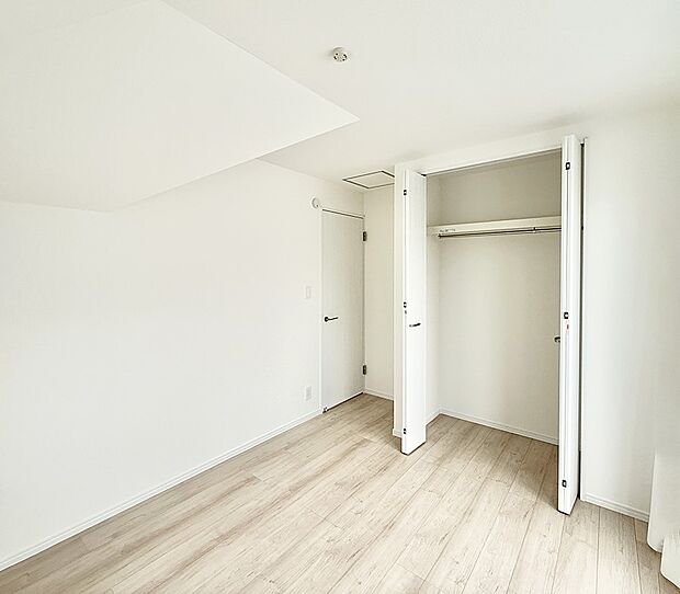 D号棟 ■落ち着いた色合いのお部屋で穏やかな時間を楽しめます