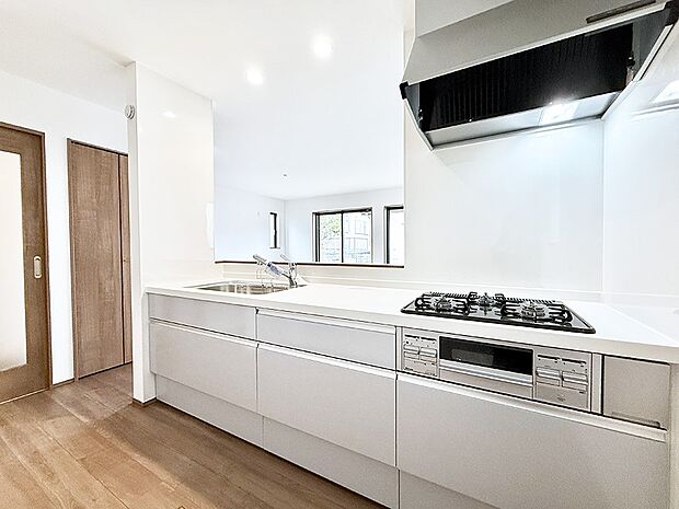 ■シンプルで機能的、毎日使いやすいキッチン