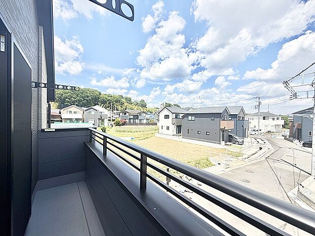 1号棟  ■ 季節の移ろいを感じられる開放的な空間です