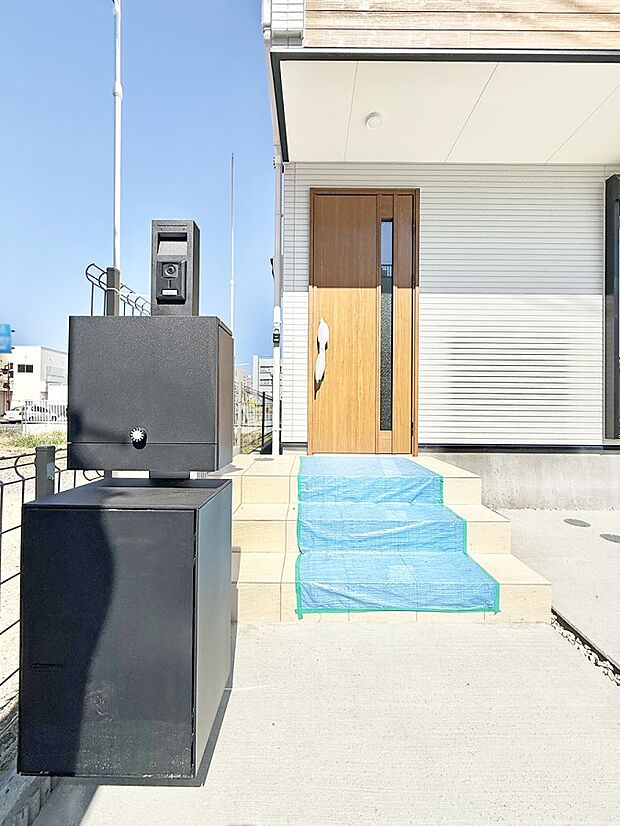 ■ シンプルで美しく、住まいの第一印象を彩る玄関です