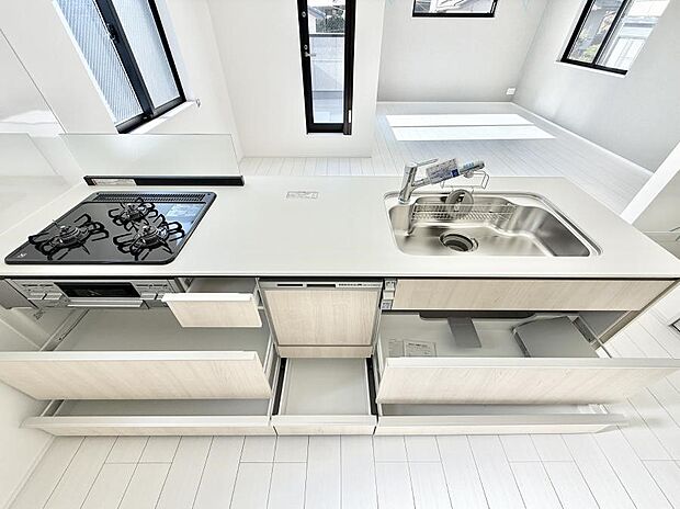 ■シンプルで機能的、毎日使いやすいキッチン