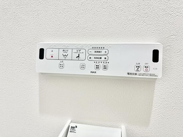 ■温水洗浄で快適、清潔感が保たれるシャワートイレ