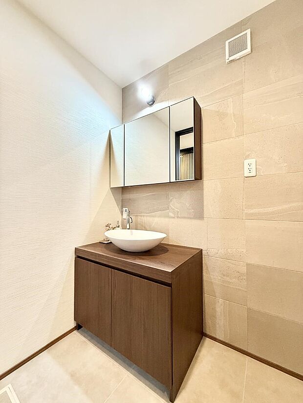 ■明るい洗面所は毎朝の歯磨きも楽しくできちゃいそうです♪