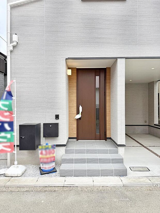 ■ 心地よい暮らしへとつながる、温かい玄関