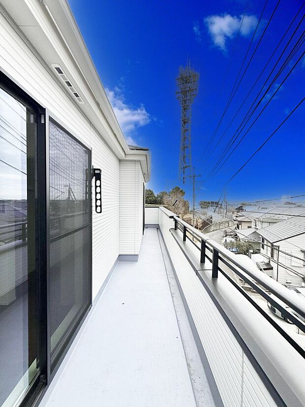 ■ 心地よい風と光を感じる、くつろぎのバルコニー