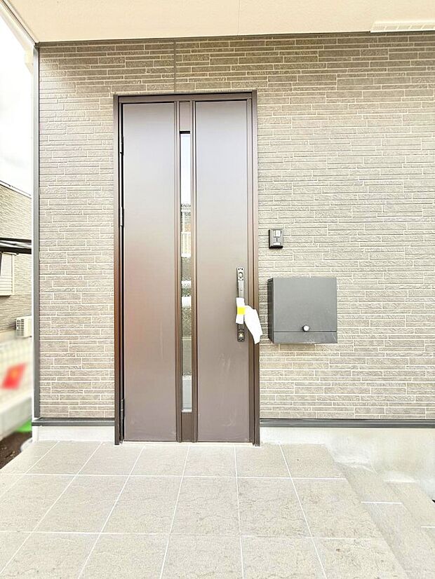 ■ シンプルで美しく、住まいの第一印象を彩る玄関です