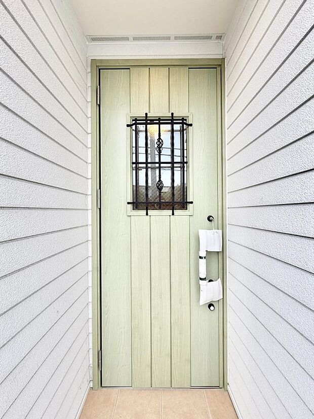 ■ シンプルで美しく、住まいの第一印象を彩る玄関です