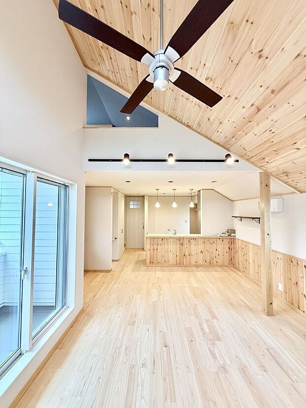 ■くつろぎと笑顔が集まる、心温まるリビング