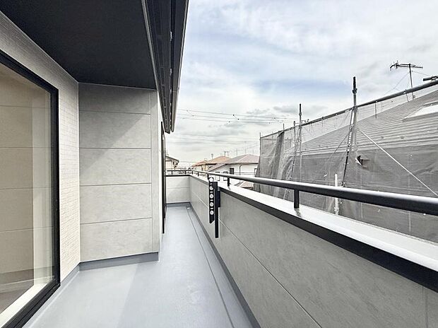 ■ 自然を身近に感じる、開放的なバルコニー