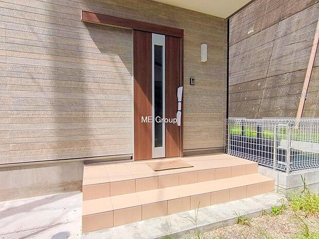 ■ シンプルで美しく、住まいの第一印象を彩る玄関です