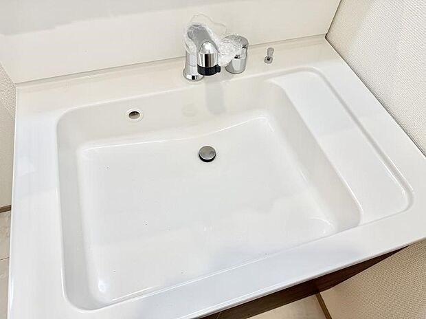 ■細かい部分まで洗いやすく便利なハンドシャワー付き