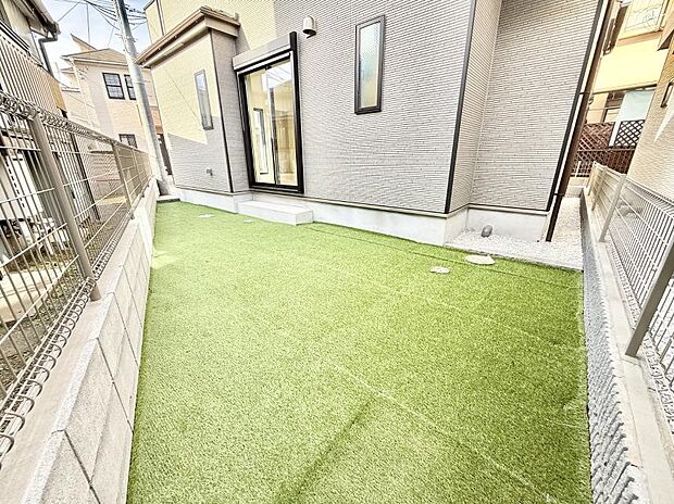 ■季節の移ろいを感じられる、落ち着いた雰囲気の屋外空間