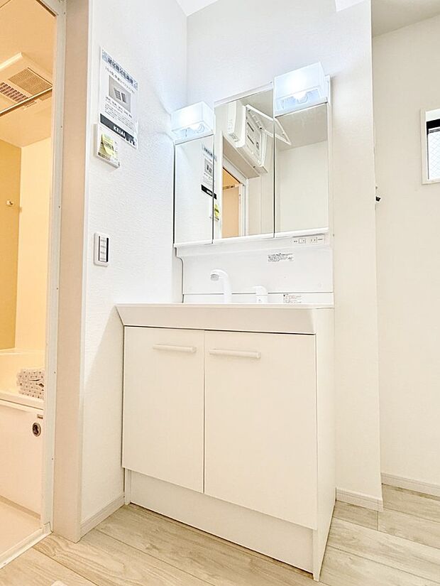 ■明るい洗面所は毎朝の歯磨きも楽しくできちゃいそうです♪