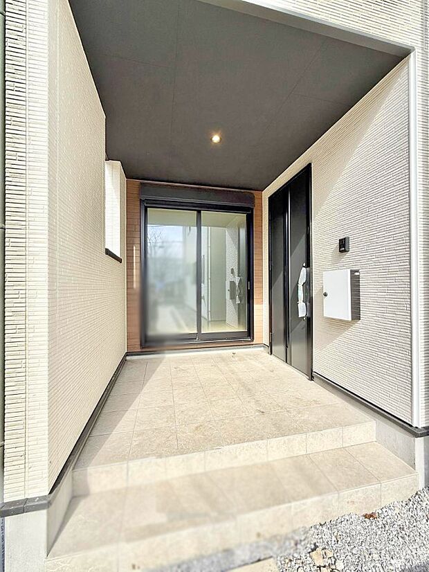 ■ 心地よい暮らしへとつながる、温かい玄関