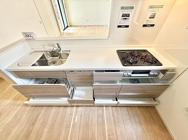 ■シンプルで機能的、毎日使いやすいキッチン