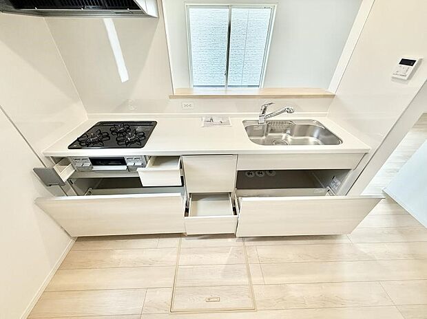 ■シンプルで機能的、毎日使いやすいキッチン