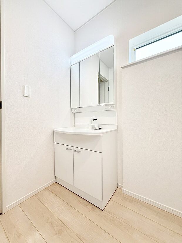 ■明るい洗面所は毎朝の歯磨きも楽しくできちゃいそうです♪