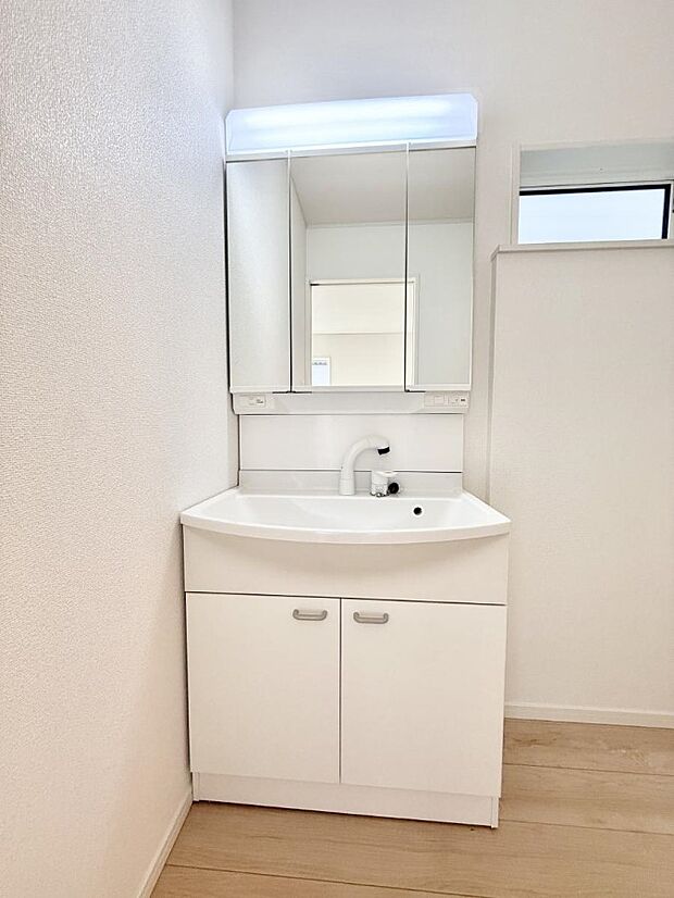 ■明るい洗面所は毎朝の歯磨きも楽しくできちゃいそうです♪