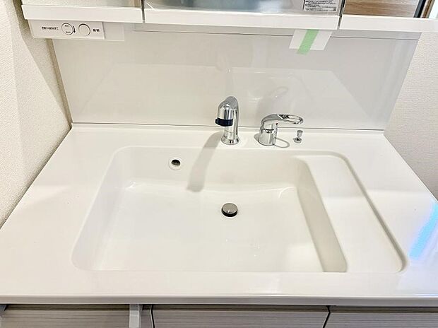 ■細かい部分まで洗いやすく便利なハンドシャワー付き