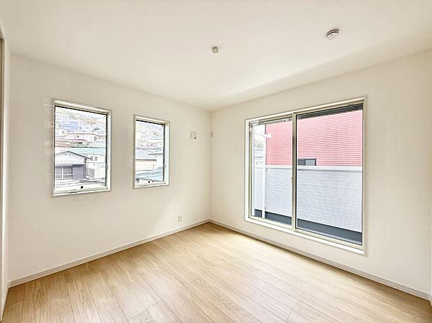 1号棟 ■落ち着いた色合いのお部屋で穏やかな時間を楽しめます