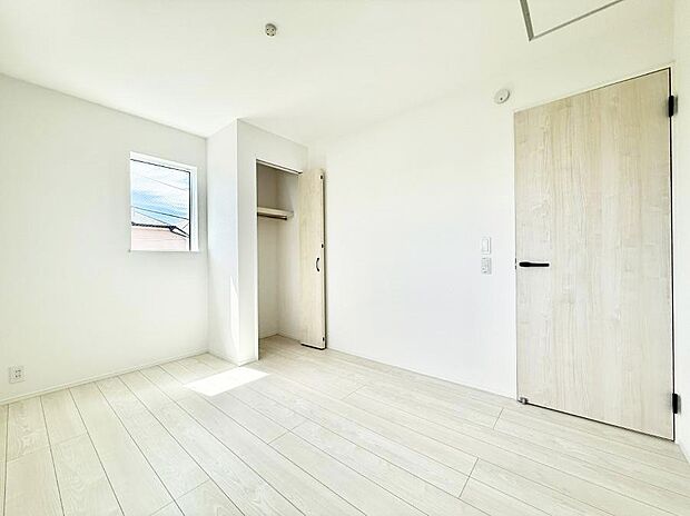 1号棟 ■落ち着いた色合いのお部屋で穏やかな時間を楽しめます
