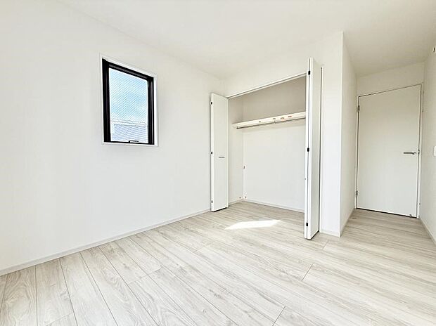 2号棟 ■落ち着いた色合いのお部屋で穏やかな時間を楽しめます