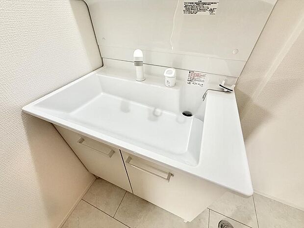 ■細かい部分まで洗いやすく便利なハンドシャワー付き