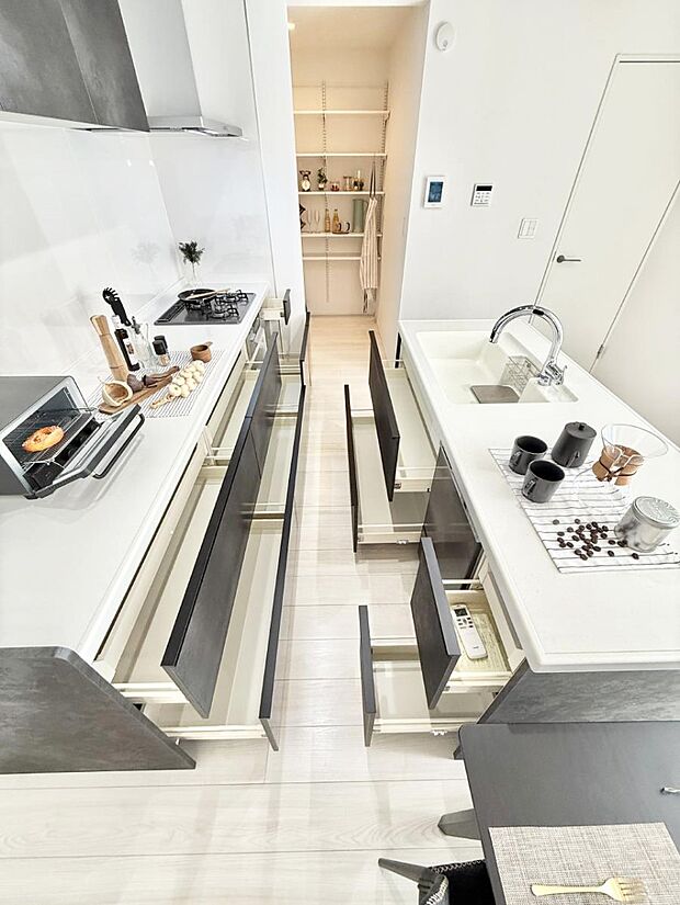 ■家族の絆を深める、温もりのあるキッチン