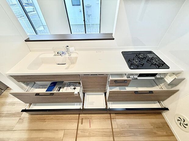 ■シンプルで機能的、毎日使いやすいキッチン