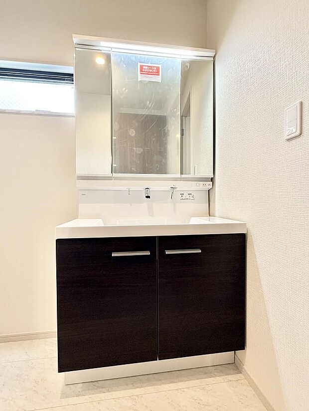 ■明るい洗面所は毎朝の歯磨きも楽しくできちゃいそうです♪