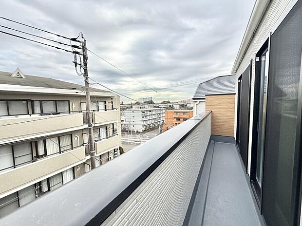 ■ 季節の移ろいを感じられる開放的な空間です