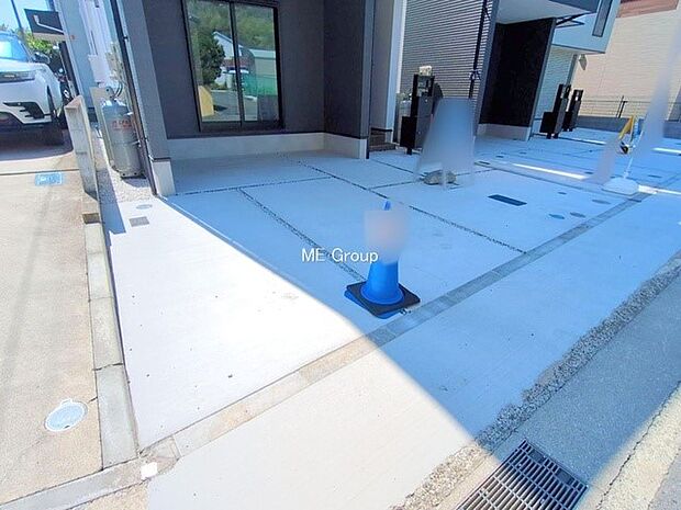 ■並列2台駐車できるゆとりのカースペース