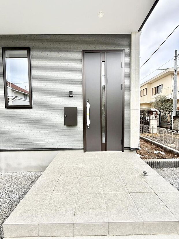 ■ 家族とゲストをやさしく迎える、心温まる玄関