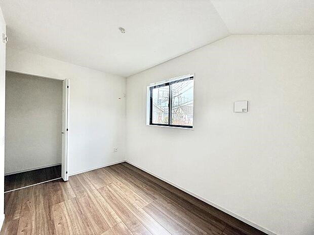 1号棟 ■落ち着いた色合いのお部屋で穏やかな時間を楽しめます