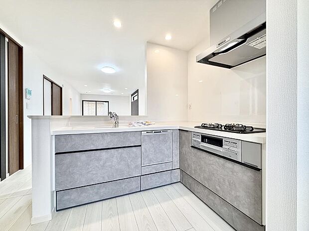 ■シンプルで機能的、毎日使いやすいキッチン