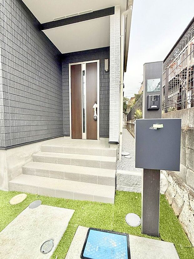 ■ 心地よい暮らしへとつながる、温かい玄関